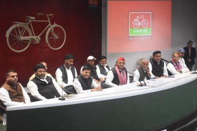 YOGI सरकार के बजट पर AKHILESH YADAVका तंज, बोले : यह बजट नहीं बड़ा ढोल है