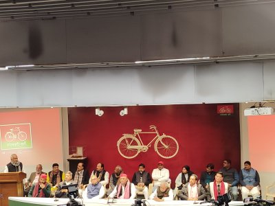 AKHILESH YADAV ने कहा : जब सरकार लोगों को डरा रही है तब लोग समाजवादी पार्टी के लोगों पर कर रहे हैं भरोसा