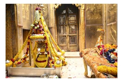 बाबा विश्वनाथ का होगा विशेष श्रृंगार, गौरी शंकर स्वरूप में देंगे दर्शन