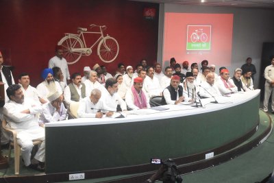 AKHILESH बोले : अल्पसंख्यकों की जिंदगी, रोजगार और उनकी अस्मिता पर भाजपा सरकार की निगाहें टेढ़ी