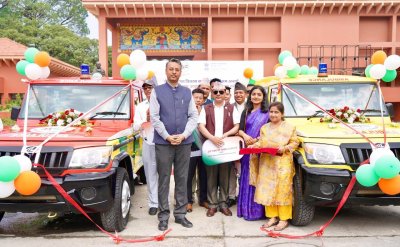 भारत ने नेपाल को भेंट की 40 एम्बुलेंस