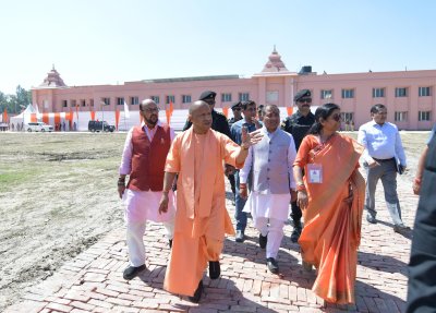 मुख्यमंत्री योगी आदित्यनाथ ने किया मां शाकुम्भरी विश्वविद्यालय का निरीक्षण