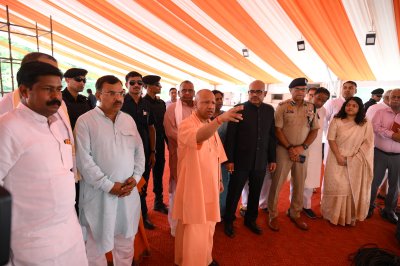 पीएम मोदी के दौरे को लेकर सीएम योगी ने परखीं तैयारियां : 30 मई को पीएम के कानपुर दौरे से पहले सीएम योगी ने कानपुर में जनसभा स्थल का किया निरीक्षण