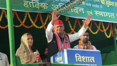 बिहार में AKHILESH YADAV बोले: पहले चरण के चुनाव में हवा इंडिया गठबंधन की है, बिहार में नौकरी देने वाला मुख्यमंत्री बनने जा रहा है