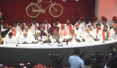AKHILESH ने कहा : भाजपा सरकार के पास कोई नैरेटिव नहीं बचा है, बोले: 2027 में सपा सरकार बनने पर यूपी में ‘दाम बांधो नीति’ लागू करेंगे