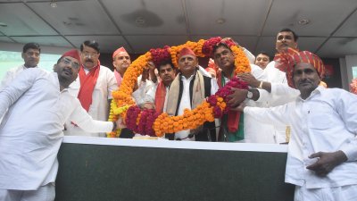 पूर्व विधायक, किसान नेता और बसपा के लोग सपा में शामिल, अखिलेश बोले सपा को मिलेगी मजबूती