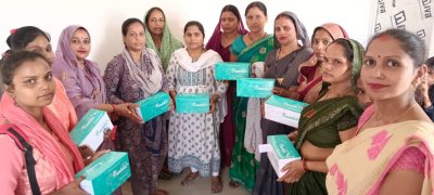 नीलम गुप्ता ने सैनिटरी पैड उद्यम से लिखी स्वावलंबन की कहानी