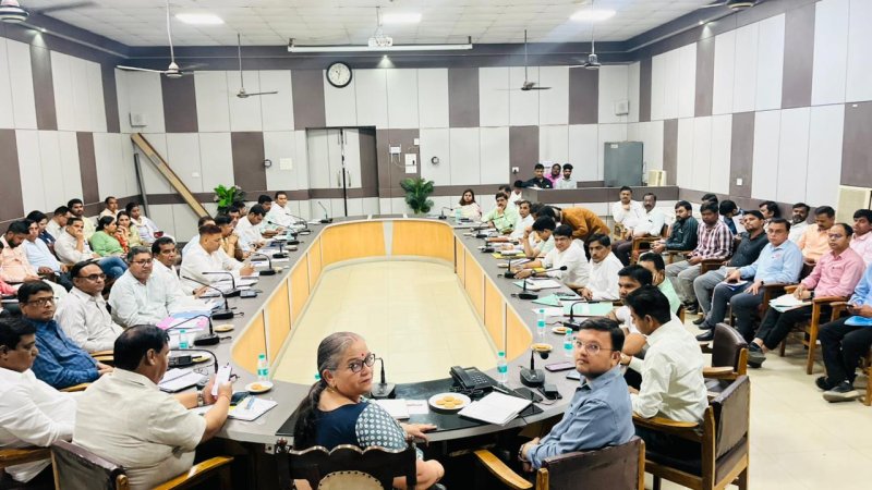 लखनऊ में कूड़ा प्रबंधन व्यवस्था को दुरुस्त करने के लिए सख्ती, महापौर ने दिए कड़े निर्देश