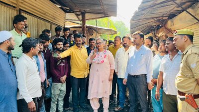 बाराबिरवा मंडी अग्निकांड: महापौर ने किया निरीक्षण, पुनर्वास के दिए निर्देश