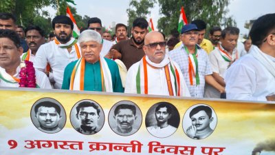 अगस्त क्रांति दिवस पर कांग्रेस ने निकाली ‘जय हिंद पदयात्रा’, काकोरी शहीद स्मारक पहुंचकर अमर शहीदों को किया नमन