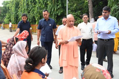 घबराइए मत, हर समस्या का समाधान कराएंगे: सीएम योगी