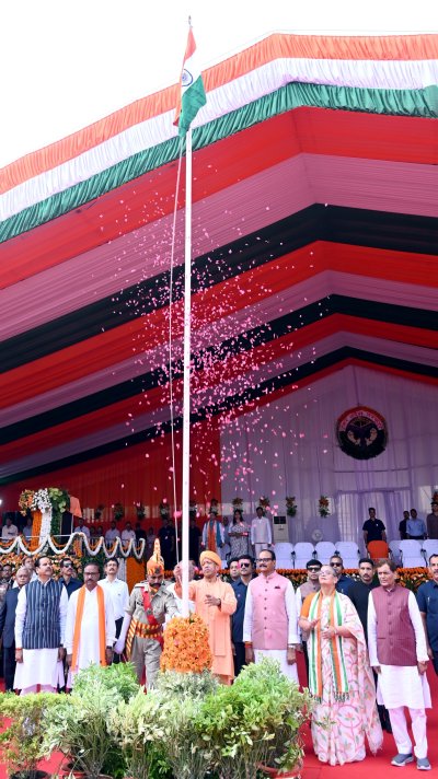 प्रदेश का युवा परिश्रमी और देश के लिए कुछ कर गुजरने की इच्छाशक्ति से भरपूर: सीएम योगी
