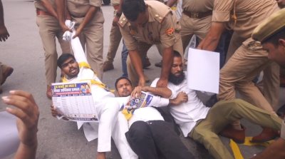 सरकारी स्कूलों की बदहाली और शिक्षकों की कमी के खिलाफ ‘आप’ छात्रविंग का प्रदर्शन