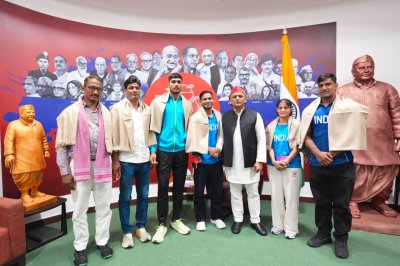 अखिलेश यादव ने पदक विजेता खिलाड़ियों को किया सम्मानित, उज्ज्वल भविष्य की कामना की