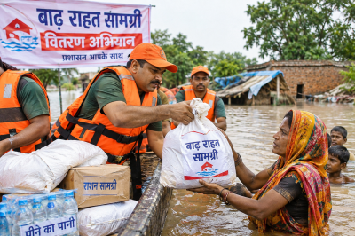 प्रदेश में बाढ़ राहत सामग्री वितरण अभियान तेज, प्रभावित परिवारों तक पहुंच रहीं जरूरी वस्तुएं
