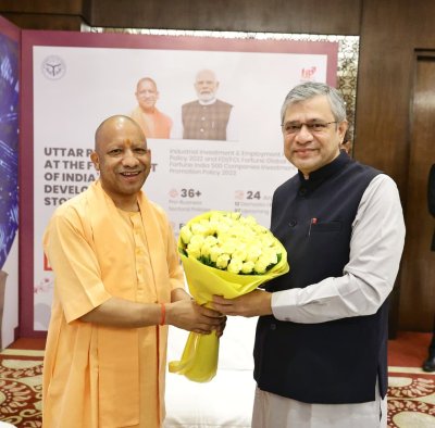 भारत की आर्थिक विकास यात्रा के चार स्तंभों से यूपी में निवेश की अपार संभावनाएं : अश्विनी वैष्णव