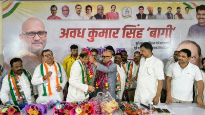 कांग्रेस का कुनबा हुआ मजबूत, कई दिग्गज नेताओं और उनके समर्थकों ने थामा कांग्रेस का हाथ