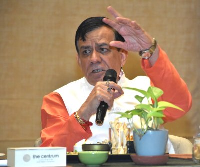 नकारात्मक टिप्पणियों से न घबराएं, जनसेवा में जुटे रहें जनप्रतिनिधि : सतीश महाना