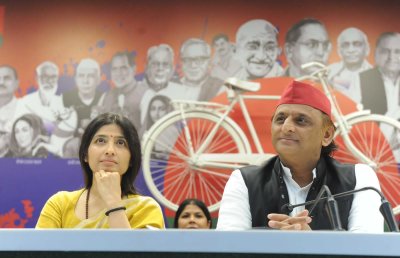 अखिलेश यादव ने किया ‘स्त्री सम्मान-समृद्धि योजना’ का ऐलान, महिलाओं को हर साल ₹40 हजार; छात्राओं को लैपटॉप-साइकिल