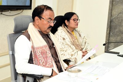 ग्राम चौपालों में \