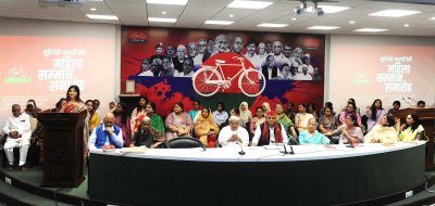 सपा ने विशिष्ट योगदान के लिए 26 महिलाओं को किया सम्मानित, अखिलेश बोले : सरकार बनने पर आधी आबादी को आगे बढ़ाने का करेंगे काम