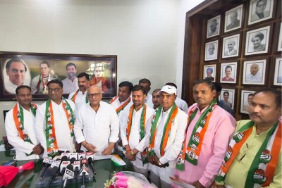 सपा के पूर्व एमएलसी प्रत्याशी अरूणेश और एक अन्य पार्टी के राष्ट्रीय सचिव कांग्रेस में शामिल, अजय राय बोले: पार्टी का बढ़ेगा जनाधार