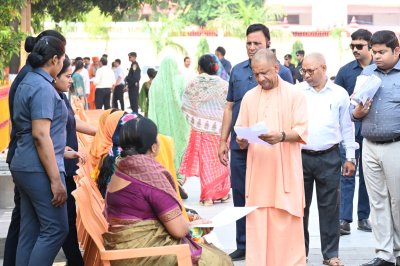 सबकी समस्या का निराकरण सरकार की प्रतिबद्धता : सीएम योगी