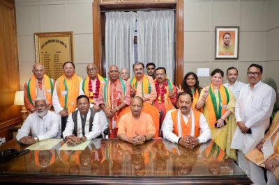 राज्यसभा रण में भाजपा का महाशक्ति प्रदर्शन: योगी की मौजूदगी में आठ प्रत्याशियों का नामांकन, 2027 का सियासी संदेश भी हुआ जारी