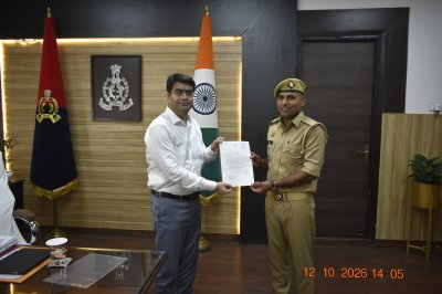 सीपीआर देकर बुजुर्ग को जीवनदान देने वाले आरक्षी संदीप यादव सम्मानित