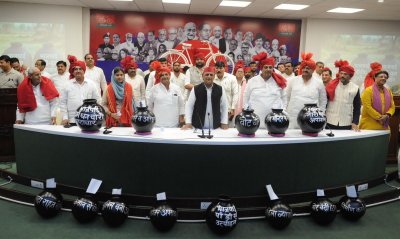 सत्ता में आए तो 24 घंटे में गन्ना भुगतान करेगी सपा: अखिलेश