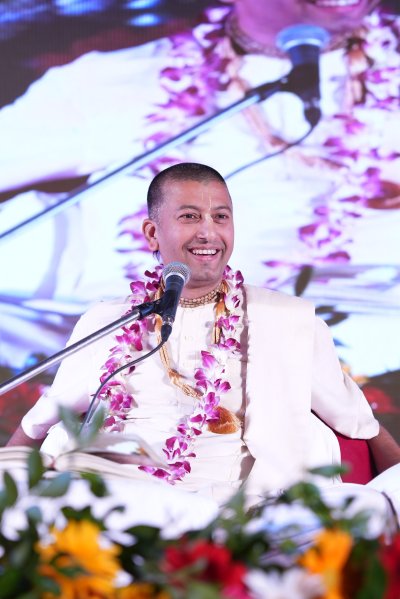 ‘गीता रसामृतम-2’ में उमड़ा भक्ति का सागर, हरे कृष्ण महामंत्र पर झूमे हजारों भक्त