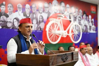 UPI पर ‘चुंगी टैक्स’ की तैयारी, जनता की जेब पर भाजपा की नजर: अखिलेश यादव