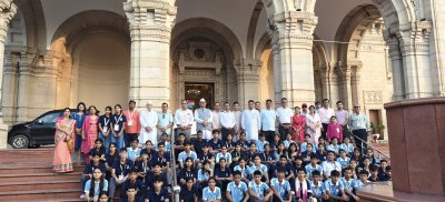 उत्तराखंड के मेधावी छात्रों ने किया उत्तर प्रदेश विधानसभा का भ्रमण