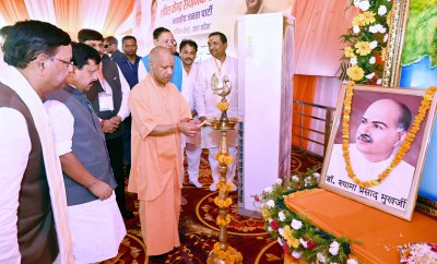 योगी का मिशन-2027 मंत्र: ‘जाति के जाल’ से बचो, बूथ संभालो और राष्ट्र प्रथम के भाव से आगे बढ़ो