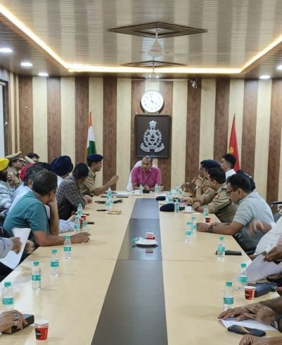 शस्त्र कारोबार में पारदर्शिता और सुरक्षा पर सख्त संदेश, संयुक्त पुलिस आयुक्त ने आर्म्स डीलरों को दिए अहम निर्देश